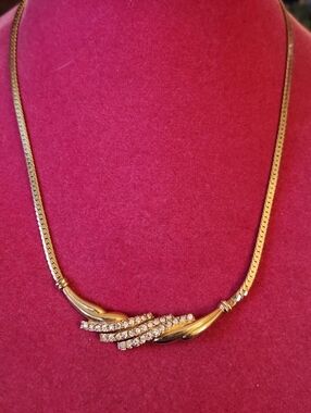 Avon Gold-Tone Vintage Crystal Accent 16" Necklace